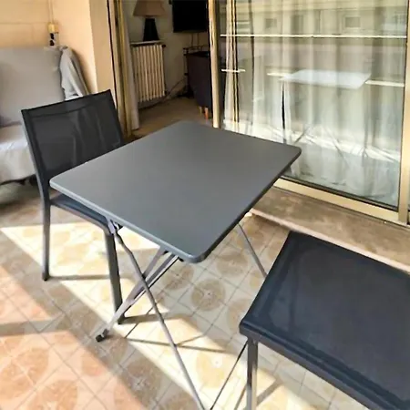 Апартаменты 1 Bedroom Awesome In