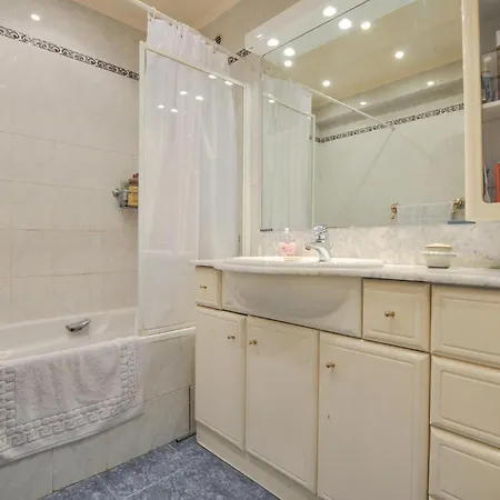 1 Bedroom Awesome In Lejlighed *